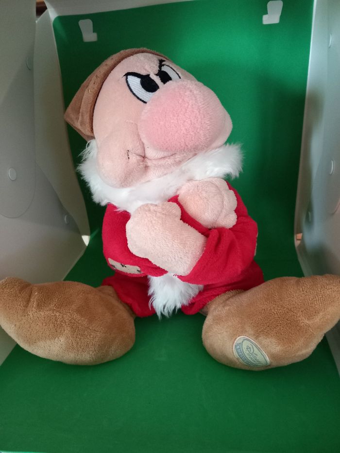 Peluche Disney Store GRINCHEUX un des 7 nains