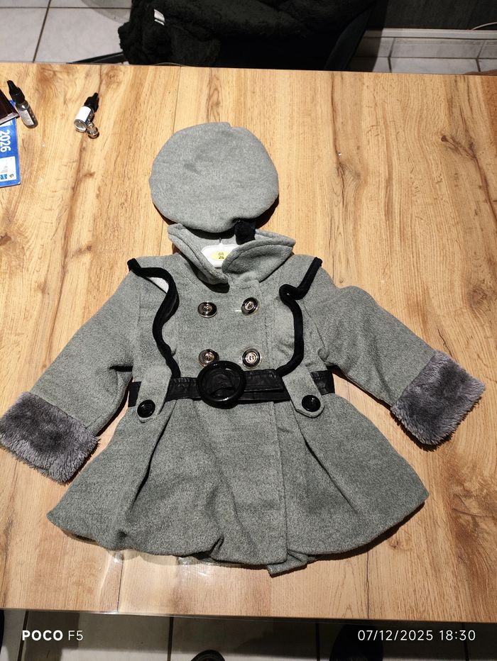 Petit manteau fille gris avec béret taile 6 mois - photo numéro 2