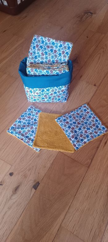 Panière réversible avec 10 lingettes 