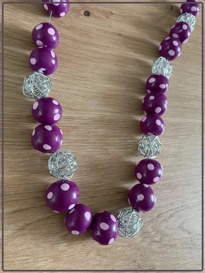 Collier violet à pois blanc - photo numéro 2