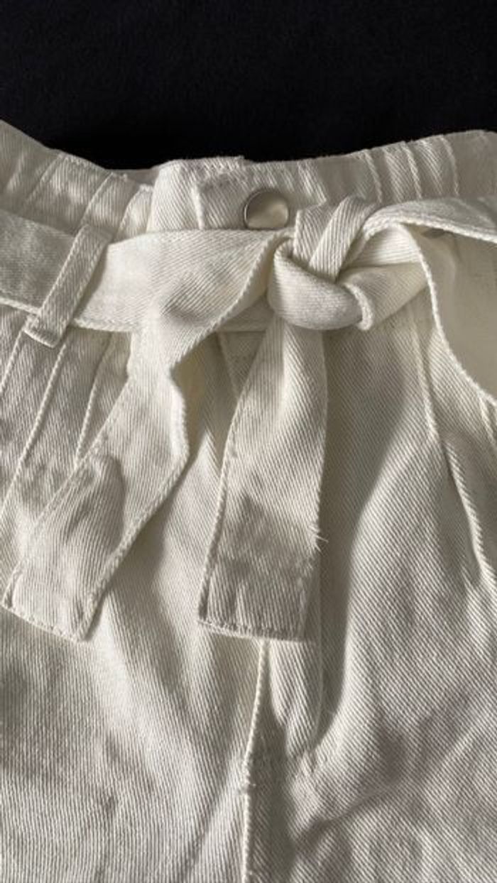 short  blanc neuf taille haute avec ceinture à nouer - photo numéro 4