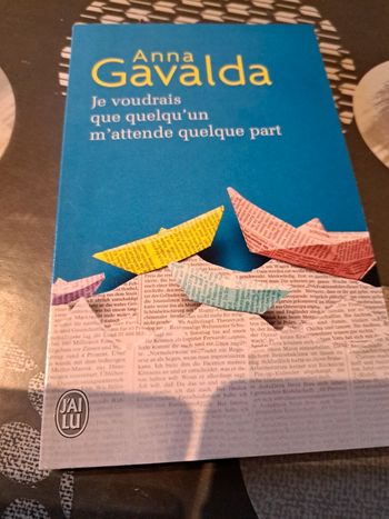 Livre "Je voudrais que quelqu'un m'attende quelque part" d'Anna Gavalda