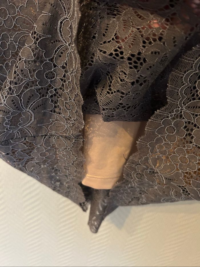 Jolie robe en dentelle - photo numéro 6
