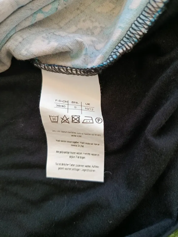 T-shirt manches 3/4 Damart taille 38/40 noir a motifs - photo numéro 4