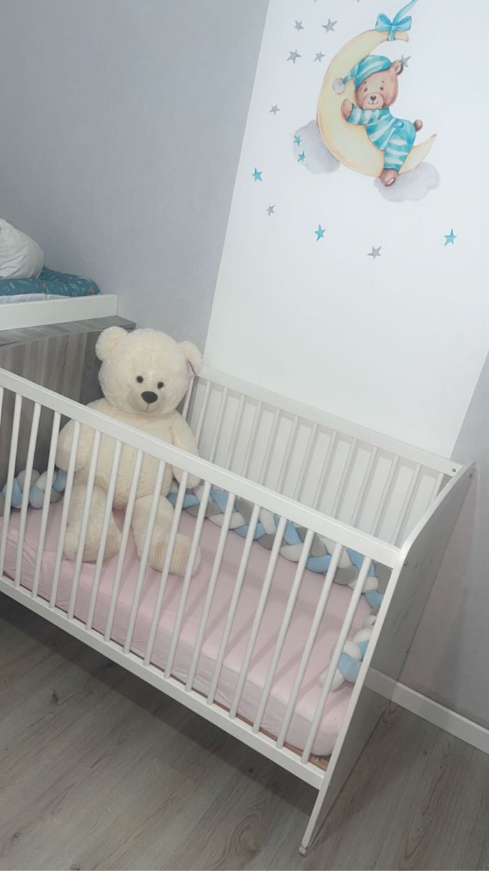 Lit bébé + commodes de rangement et de change - photo numéro 2