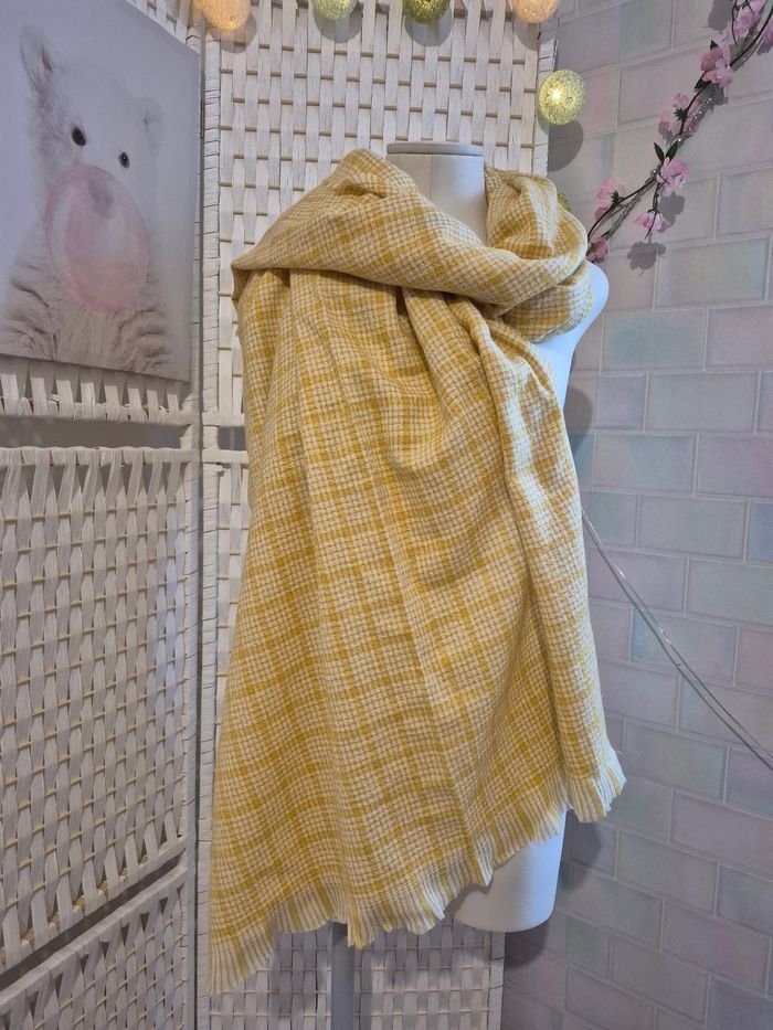 💕joli Foulard Diva Moutarde/ Grande écharpe / Châle   ETAM femme Douceur d'hiver💕 - photo numéro 2