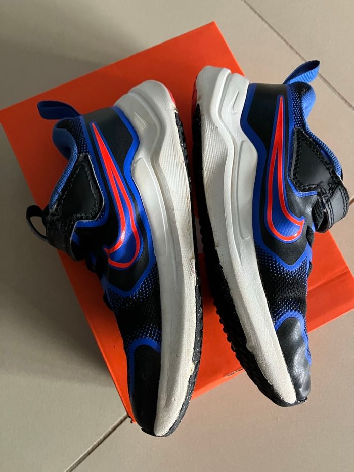 Basket Nike taille 30 noire bleu rouge - photo numéro 10