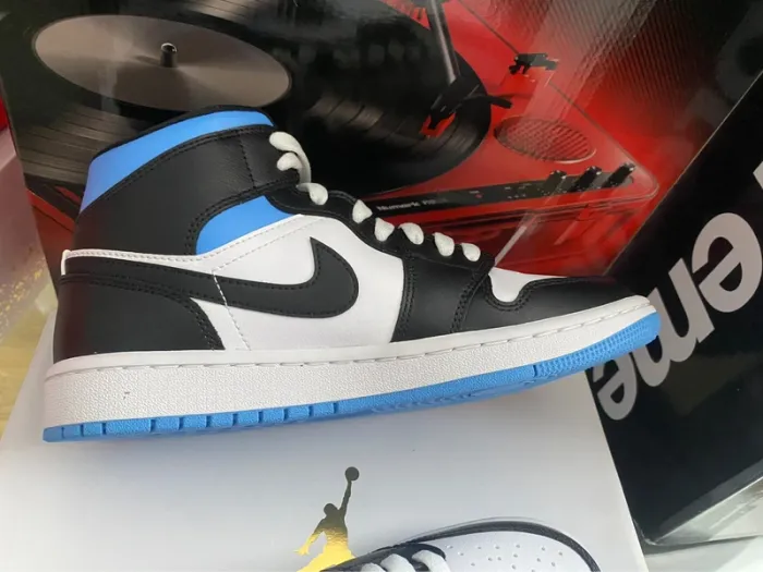 Jordan 1 mid university bleu - photo numéro 4