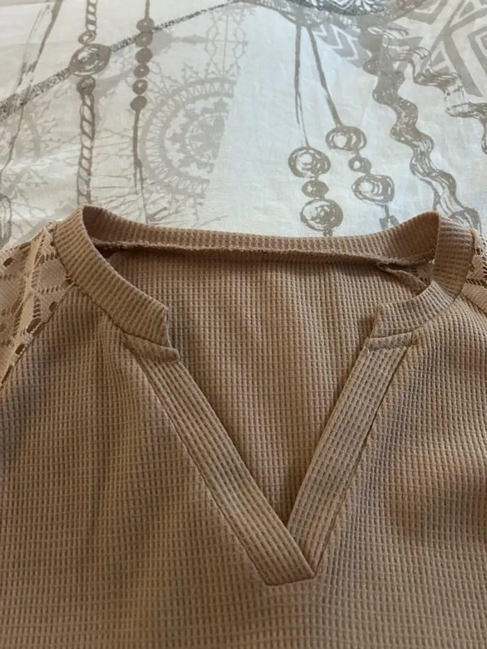 Pull fin manches en dentelle couleur beige - photo numéro 3
