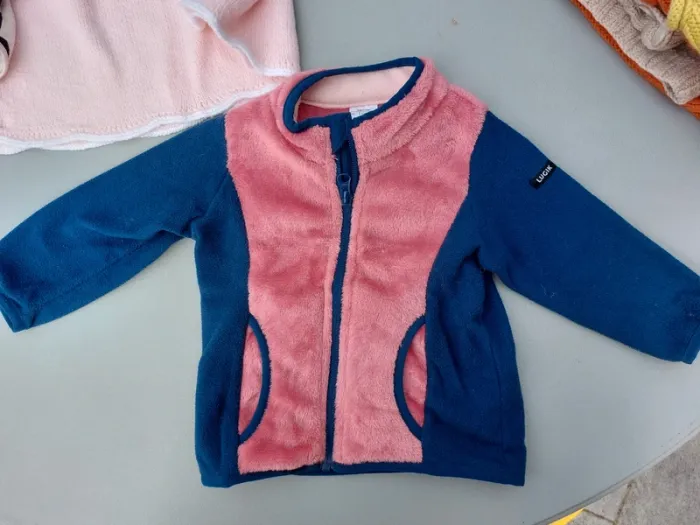 Lot hiver 4 pulls 3 gilets 1 robe - photo numéro 7