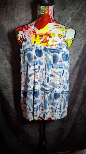 Caraco plissé bleu blanc abstrait