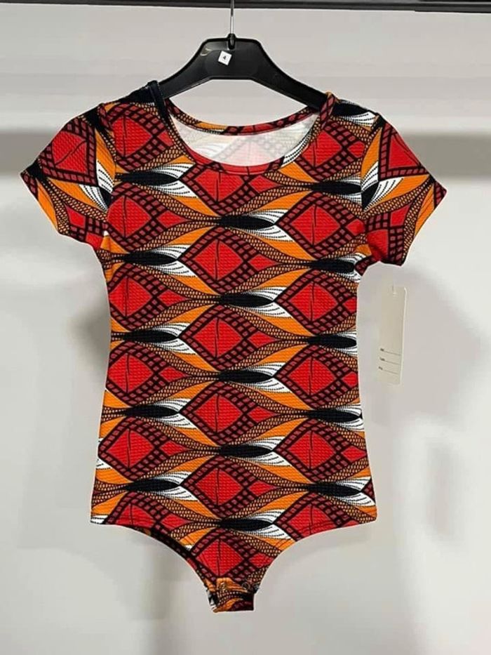 Body manches courtes enfant fille 6 ans neuf et étiqueté