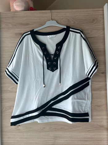 Tee-shirt blanc et noir T40 neuf