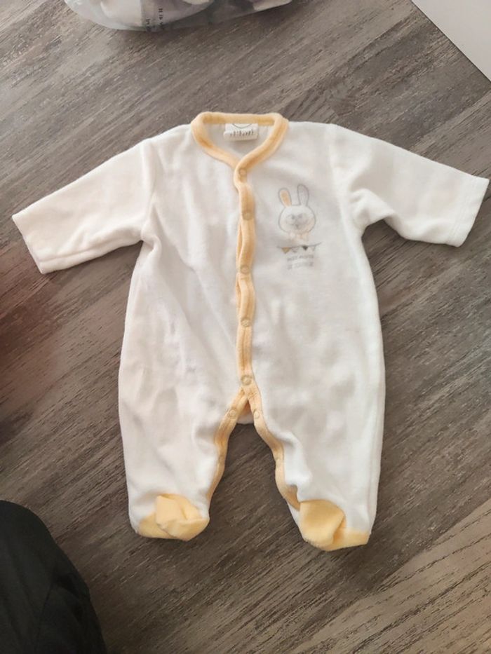 Pyjama 1 mois neuf