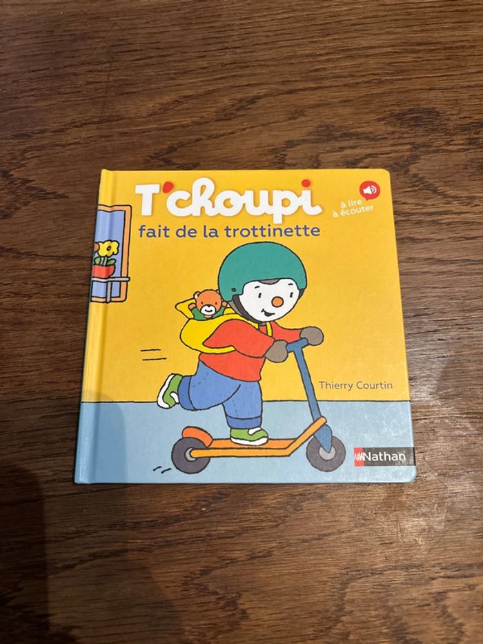 Livre T’choupi fait de la trottinette
