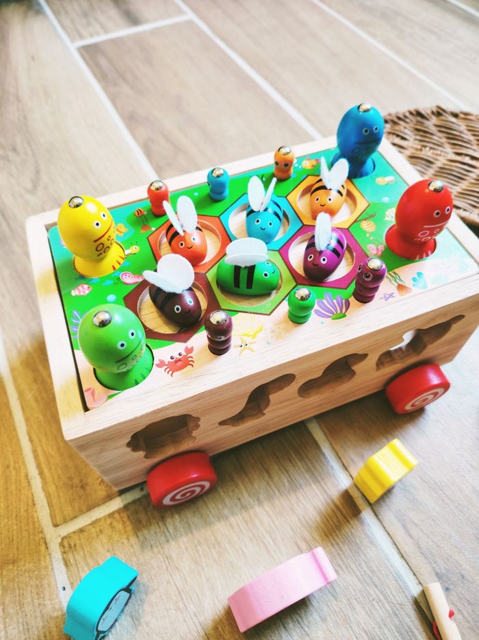🐝Camion d'éveil multi activités 3 en 1 boîte à formes abeilles et pêche à la ligne en bois - photo numéro 2