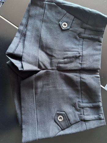Short chic noir  matière pailletée 34