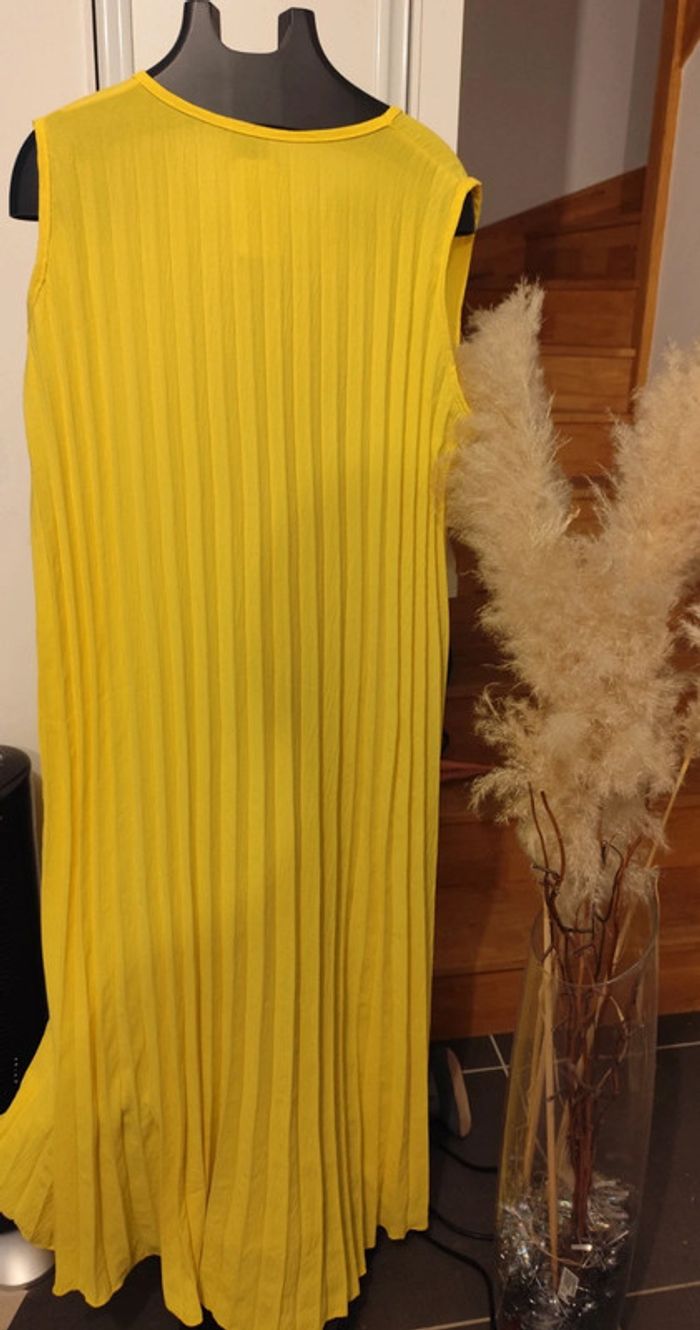 Robe longue plissée jaune neuve - photo numéro 2