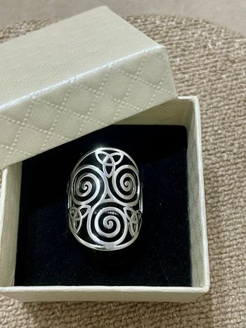 Très belle bague en acier inoxydable triskel 