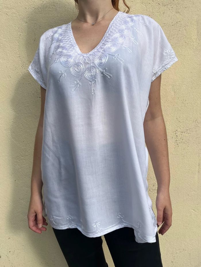Tunique blanche avec broderie et dentelle - photo numéro 5