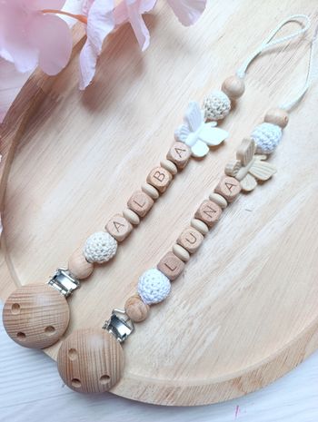 Attache tétine papillon