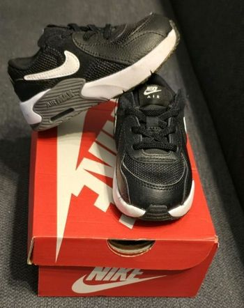(Etat neufs)👌👌🥰🤩😍Superbes Baskets NIKE  AIR MAX pointure 23.5 (lacets élastiques)😍🤩💙🥰