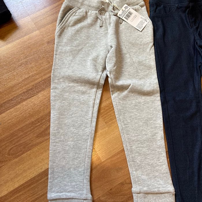 Lot de 2 pantalons neufs taille  6ans - photo numéro 2