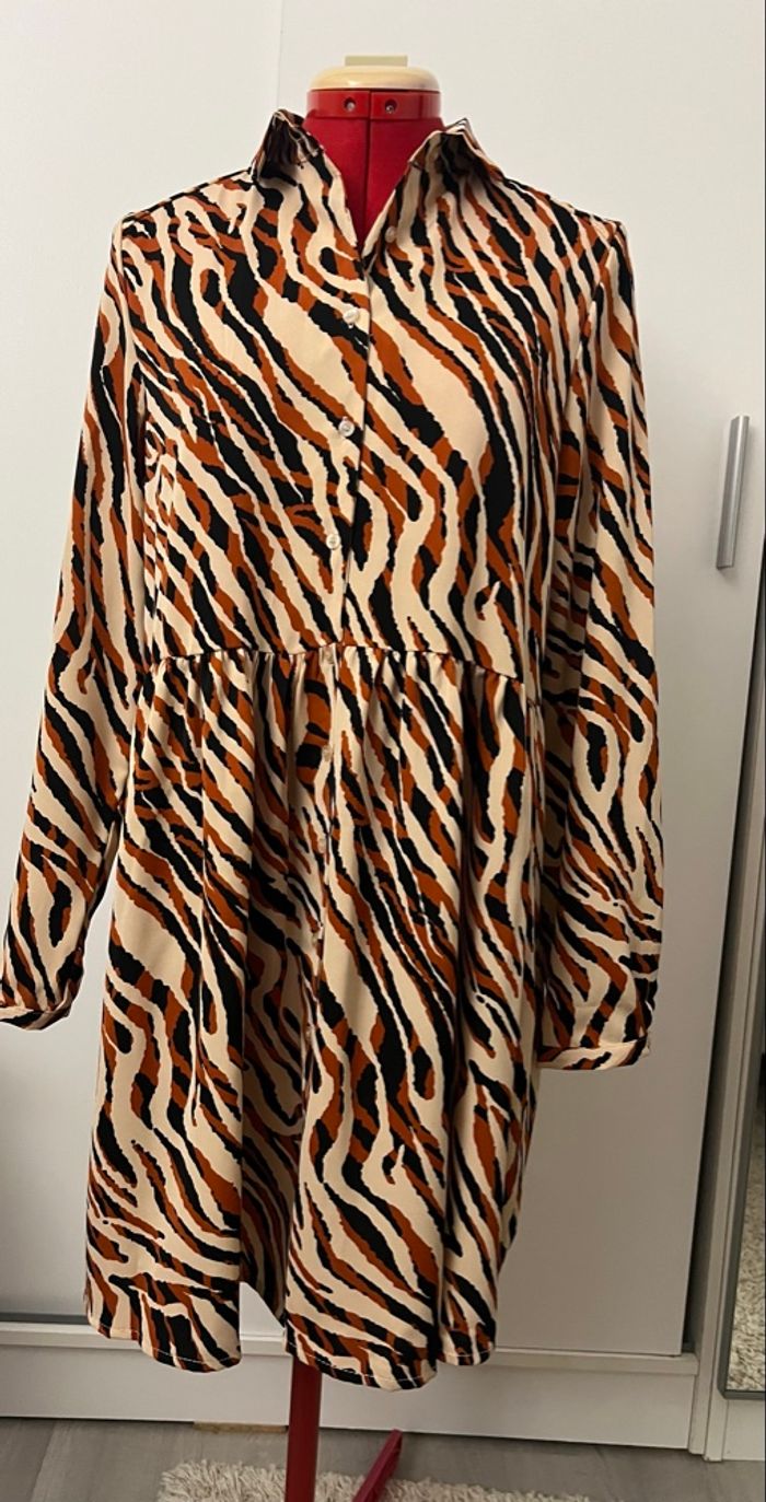 Robe chemise tigrée orange beige et noire Emma & Ella - photo numéro 2