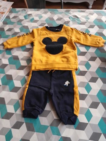 sweat et pantalon Mickey 6mois très bon état Orchestra