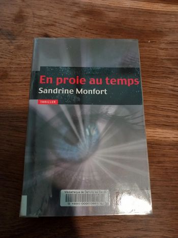 Livre en proie au temps