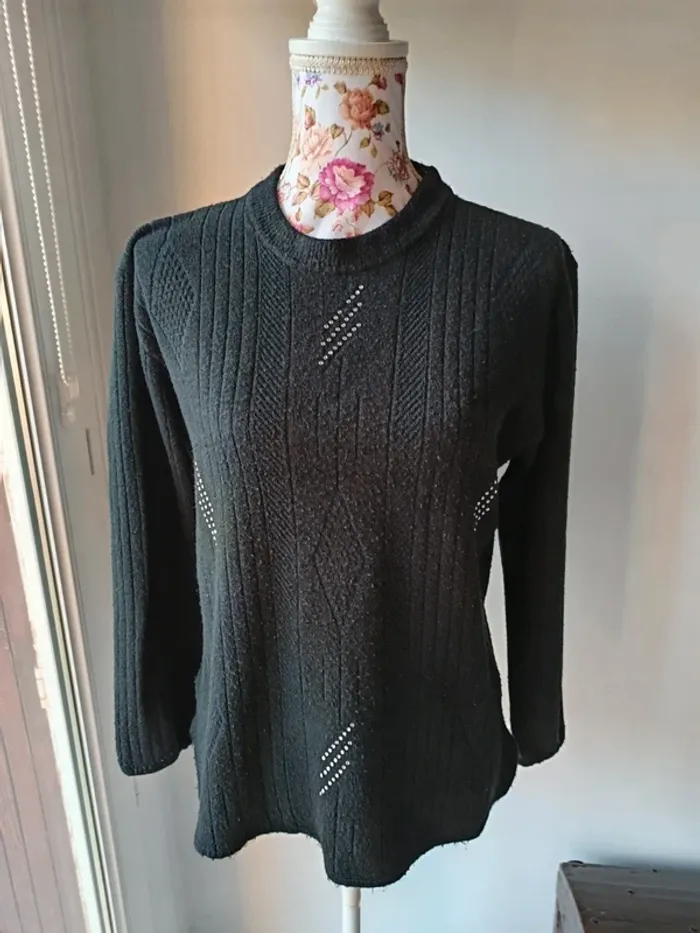 Pull noir avec strass