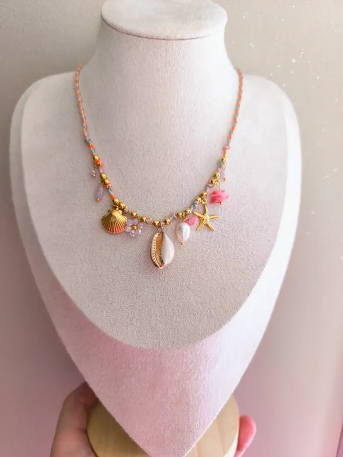 Collier doré et rose avec charms marins et fleur - photo numéro 4