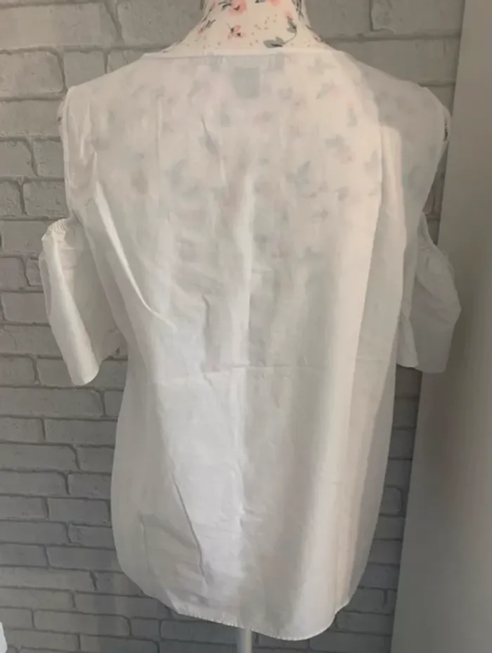Blouse Blanche avec broderie rouge Primark taille 40 - photo numéro 4