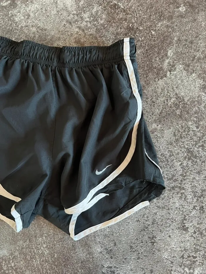 Short sport noir femme Nike taille XS Pantalón corto deportivo mujer Pantaloncino donna Damen - photo numéro 2