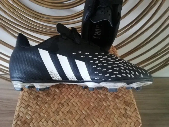 Chaussures de foot/Crampons moulés Adidas Predator T33 - photo numéro 6
