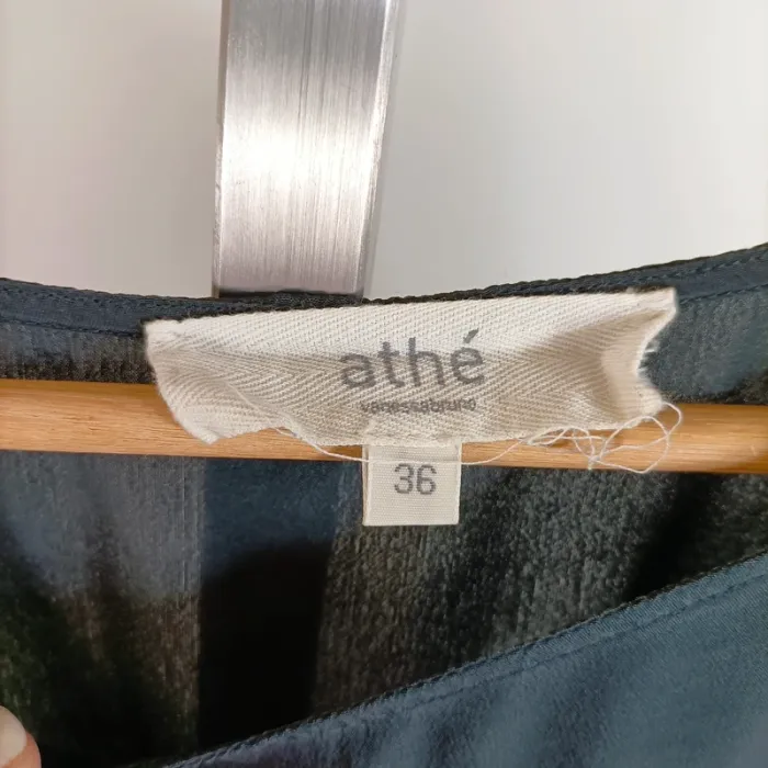 Tshirt noir en Soie - manches courtes, broderies et lien à la taille taille 36 A577 - photo numéro 7