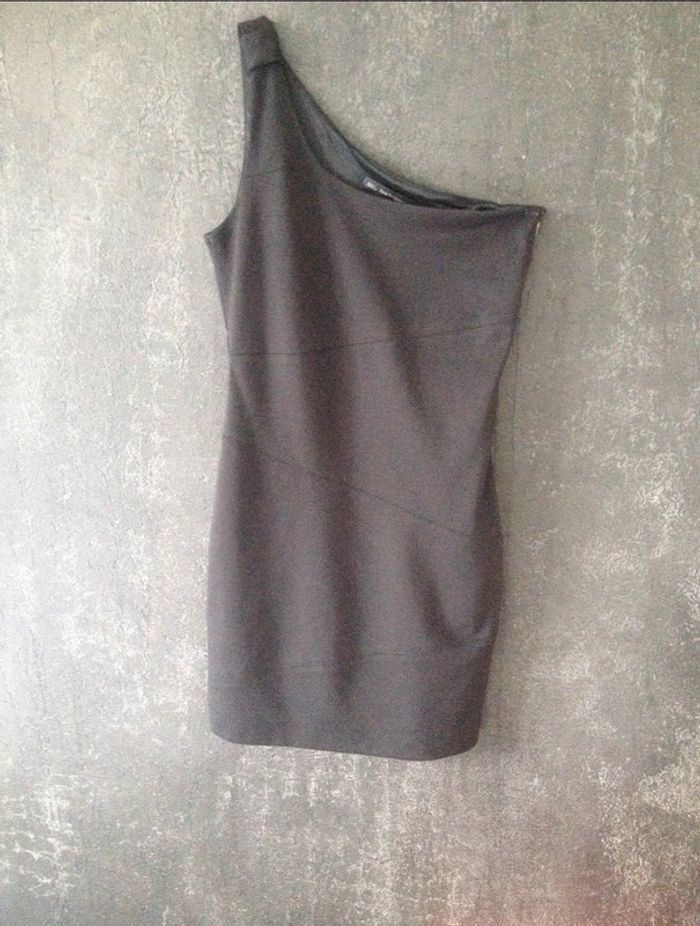 Petite robe noire zara - photo numéro 6
