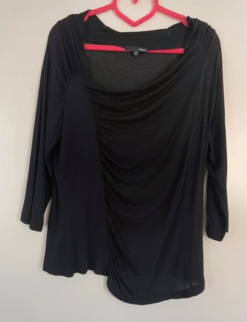 Top noir asymétrique