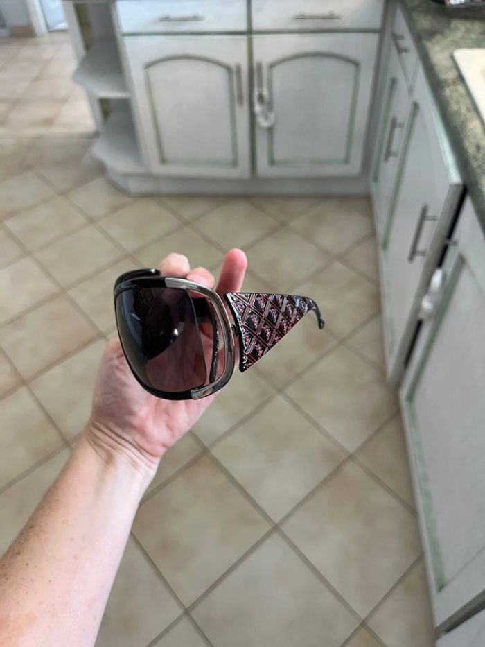 Lunette de soleil - photo numéro 3
