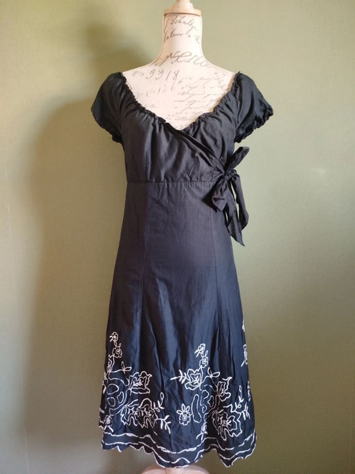 Robe brodée