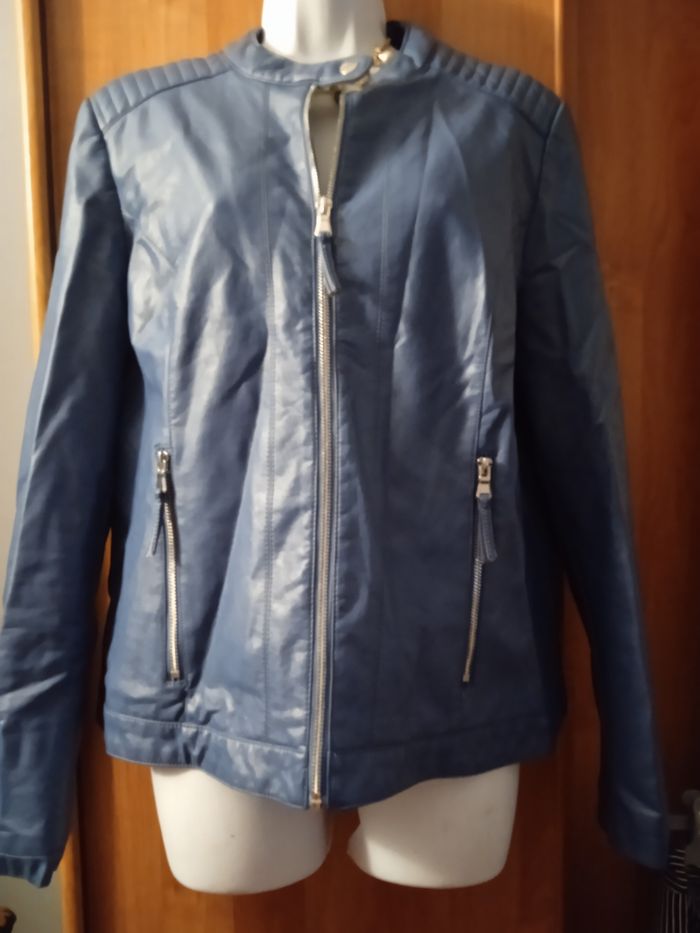Beau blouson bleu en simili cuir Kiabi taille 46 comme neuf - photo numéro 2