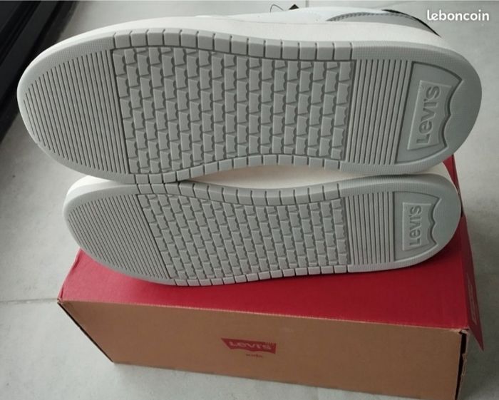 Baskets Levi's neuves pour homme, jamais portées, pointure 38 - photo numéro 3
