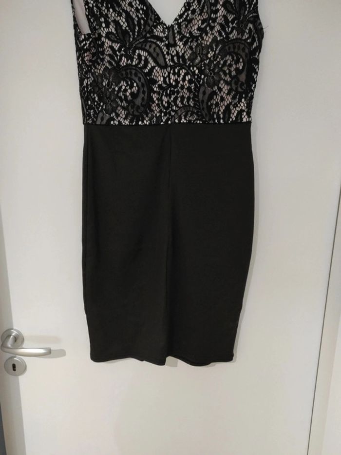 Robe noire dentelle 38 - photo numéro 7