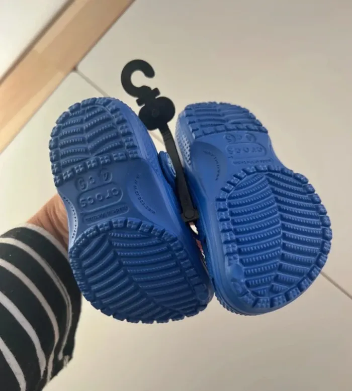 Crocs bébé taille 20 neuves avec étiquette - photo numéro 2
