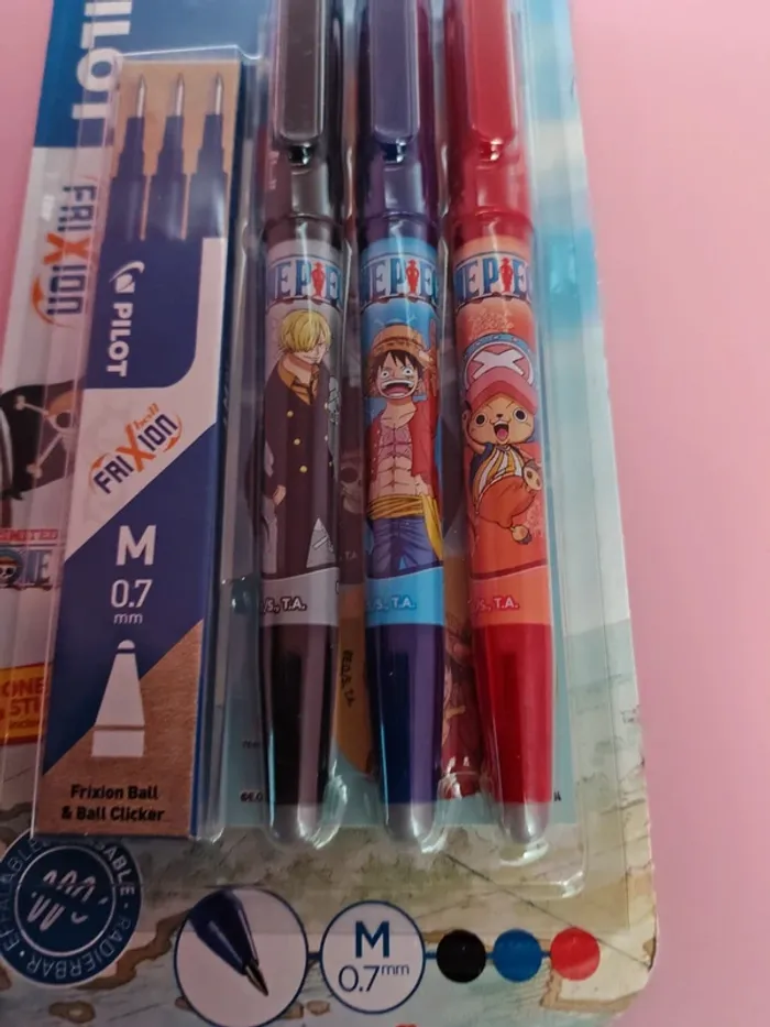 Stylo pilot fixion édition limité one pièce et 3 recharge M 0.7mm - photo numéro 2