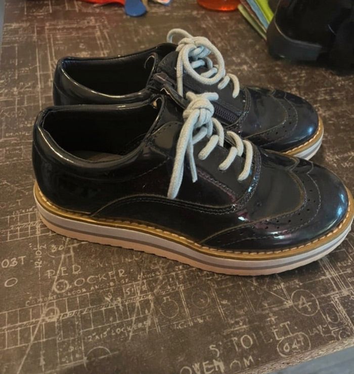 Chaussure brillante