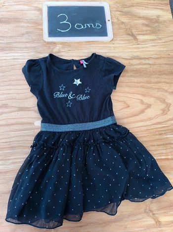 Robe Orchestra taille 3 ans en très bon état