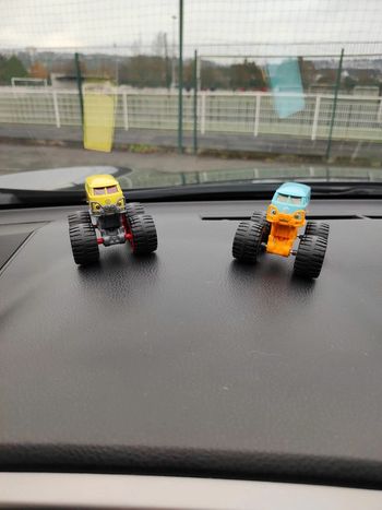 Lot de 2 Monsters trucks Volkswagen