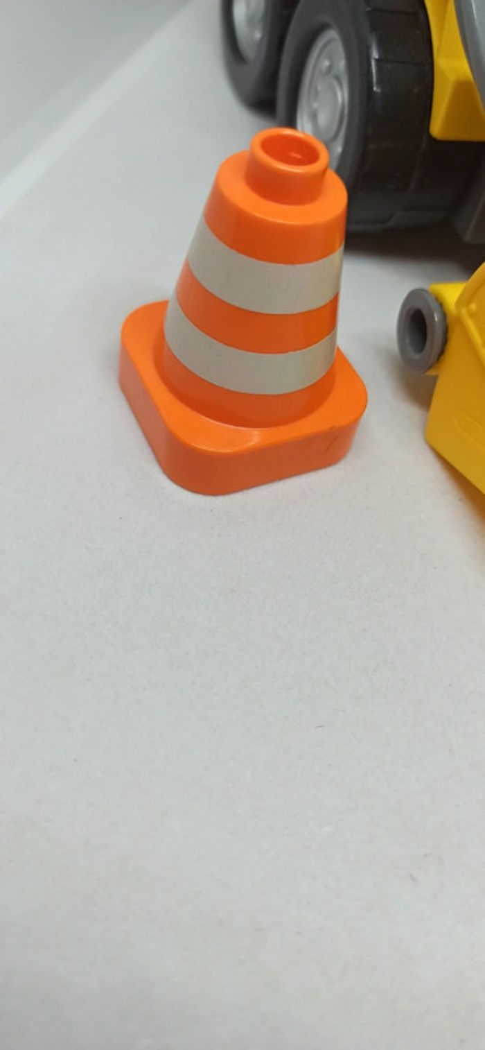 Véhicule pelleteuse avec plot lego duplo - photo numéro 4