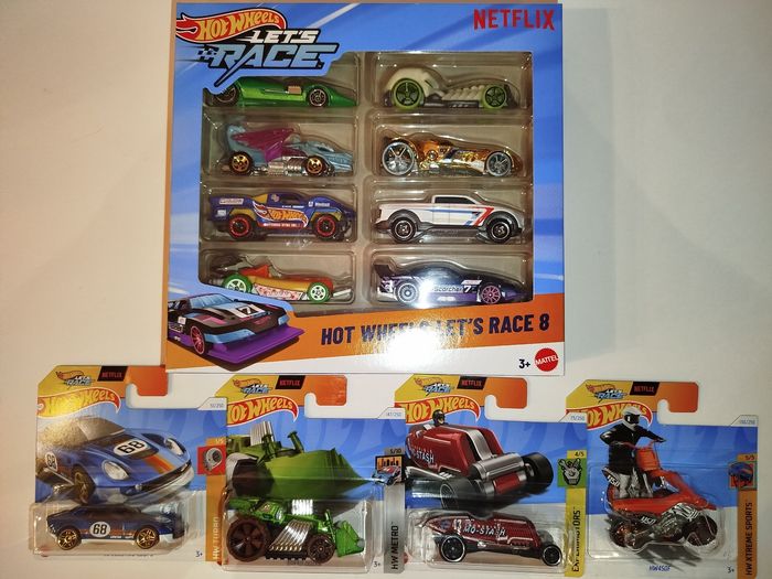 Hot Wheels Lot Let'Race 8 Pack Netflix Plus Planche a  Stickers et Coloriage Gt Scrotcher